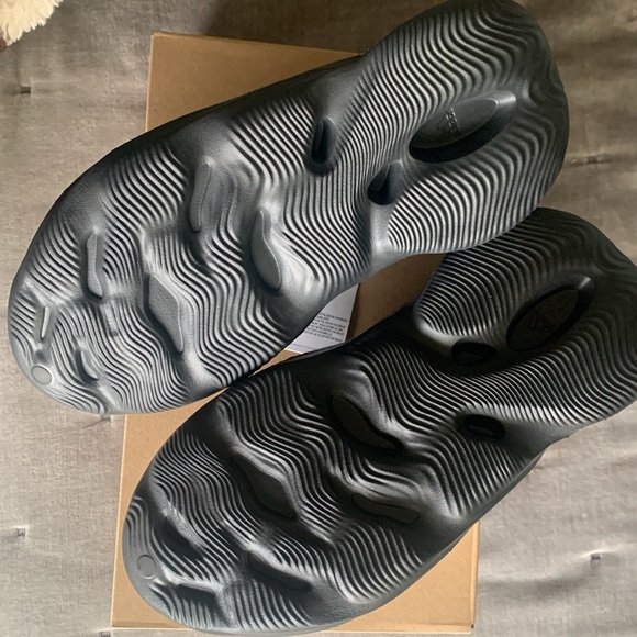 Yeezy Foam RNR - Picture 5 of 10